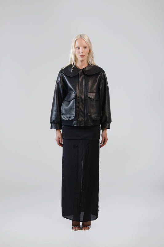 Jinnoir black faux leather jacket with an oversized Peter Pan collar, front view on model